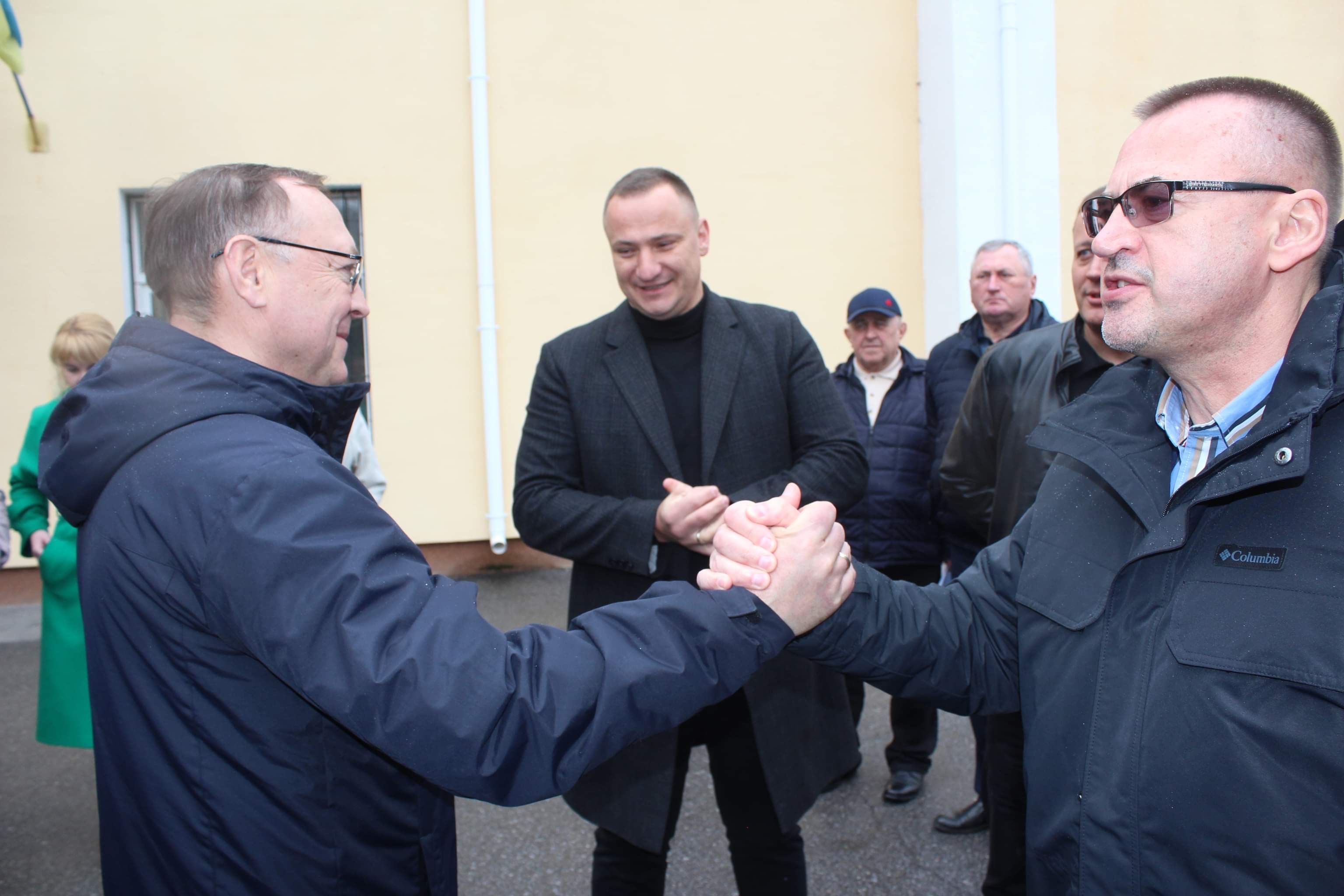 ГО «Ми – Вінничани» системно співпрацює у наданні різноманітної допомоги лікарням і допомагає Вінницькій обласній клінічній лікарні ім. Пирогова.