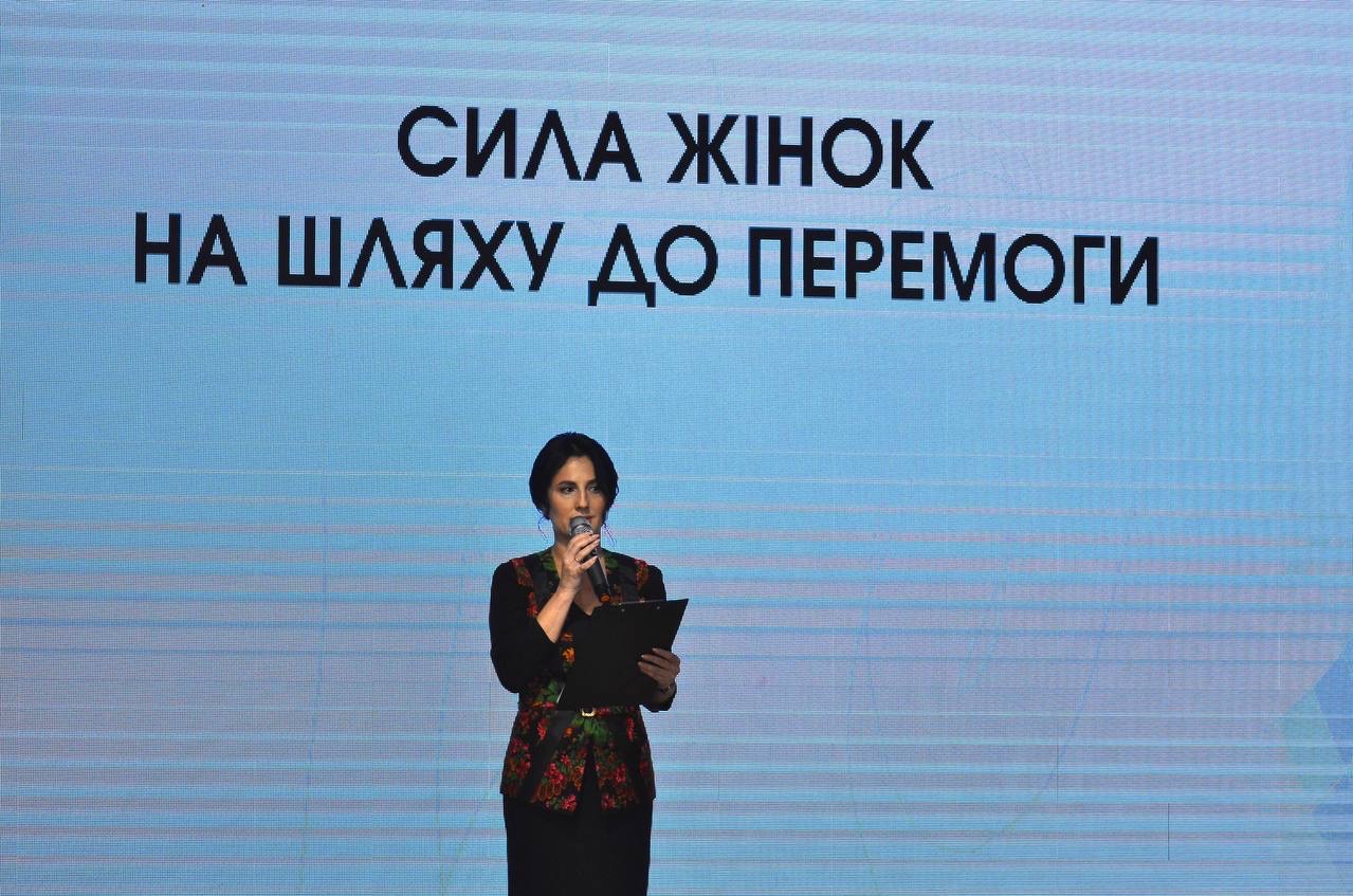 організаторка форуму Ірина Борзова наголосила, що українські жінки беруть активну участь всіх процесах на шляху до перемоги, та доводять свою незламність.