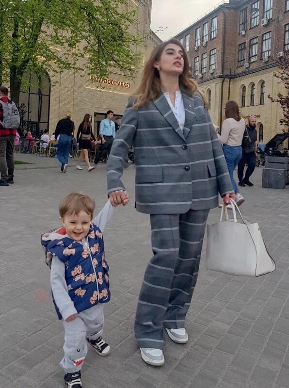 Лариса Білозір з молодшим сином.