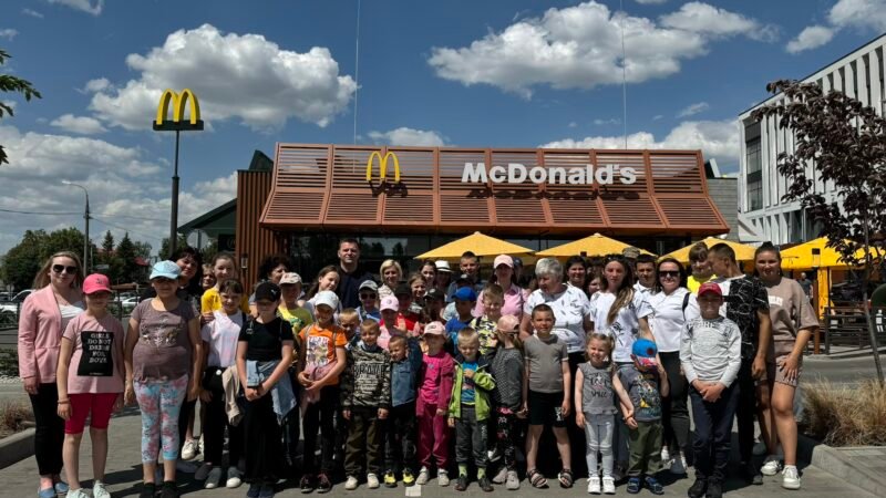 45 дітлахів приїхали до обласного центру в рамках проєкту «Дитячий батальйон» ініційований благодійним фондом Миколи Філонова «Український Альянс».