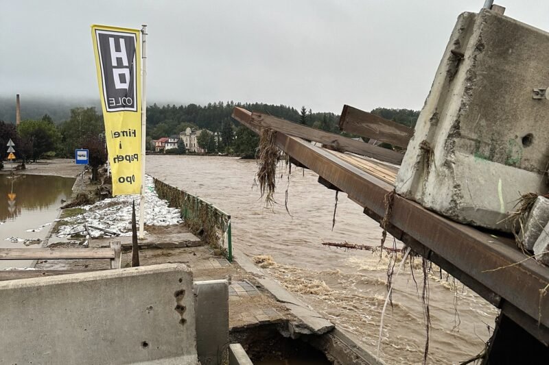 Місто пішло під воду через прорив дамби в Польщі