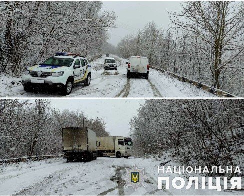 На Вінниччині вантажівку, яка застрягла в снігу, витягли ПОГ та дорожники