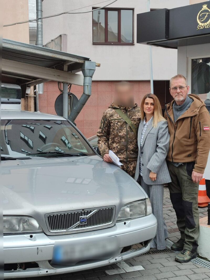 “Вінничани” передали ще два автомобілі військовим