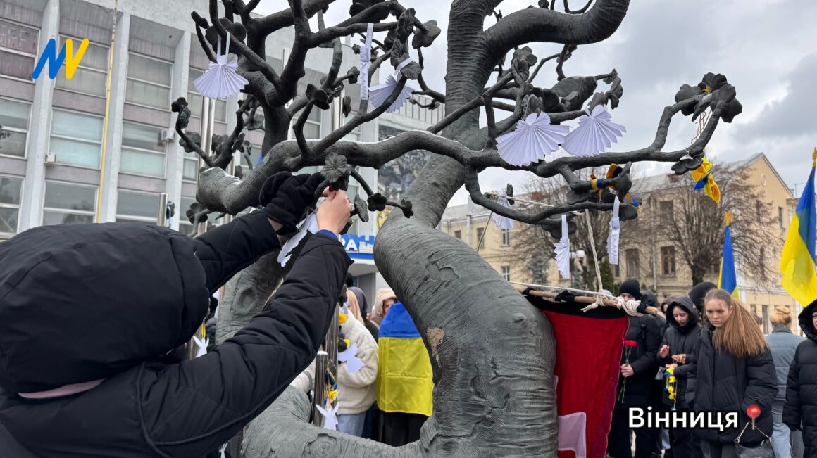 Вінничани вшанували пам’ять Героїв Небесної Сотні