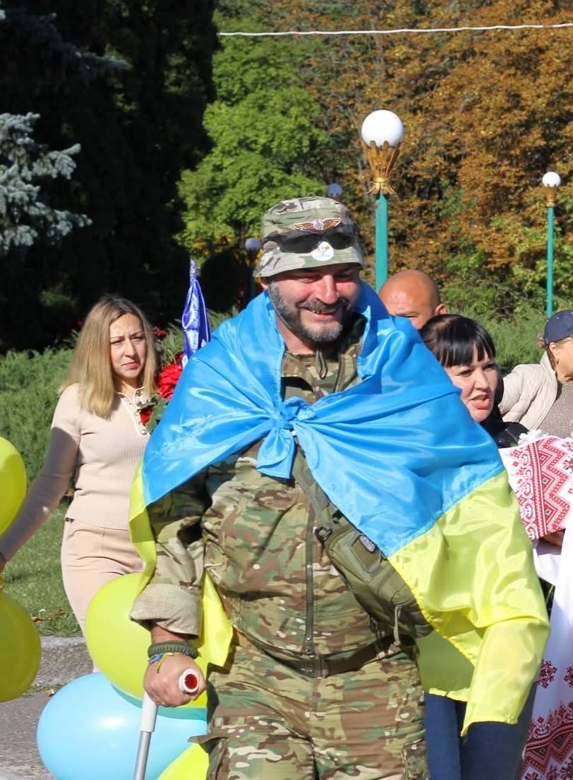 У Гайсині зустріли воїна-десантника, який повернувся з полону