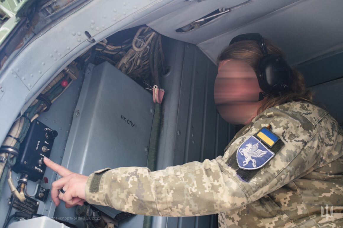 У вінницькій бригаді транспортної авіації показали роботу авіаційних техніків