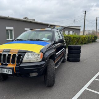Учні передали авто на передову.