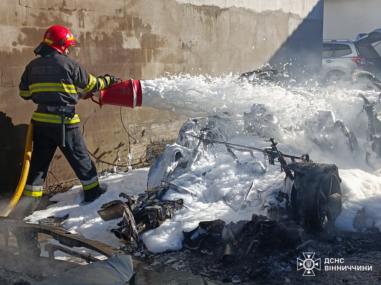 У Вінниці в гаражному кооперативі згоріло три автівки