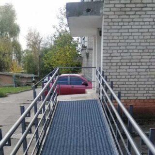 Побудували пандус.