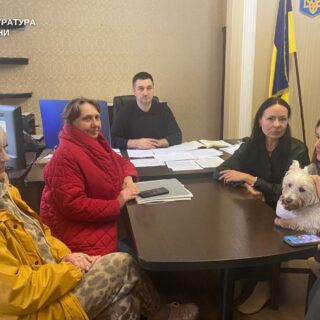 Зоозахисниці зустрілися в прокуратурі.
