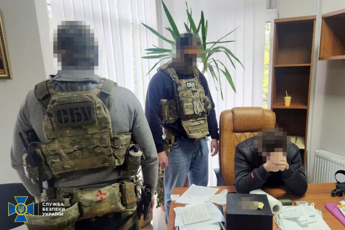 СБУ затримала організатора та «директорку ліцею» з Вінниці які допомагали ухилянтам