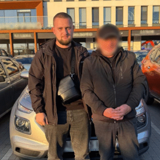 Обкрадав помешкання через вікна.