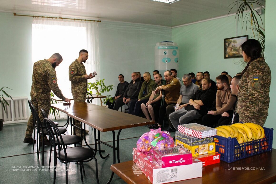 Представники командування бригади з Вінниччини відвідали поранених з Покровська
