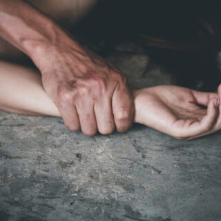 Гвалтував неповнолітніх.