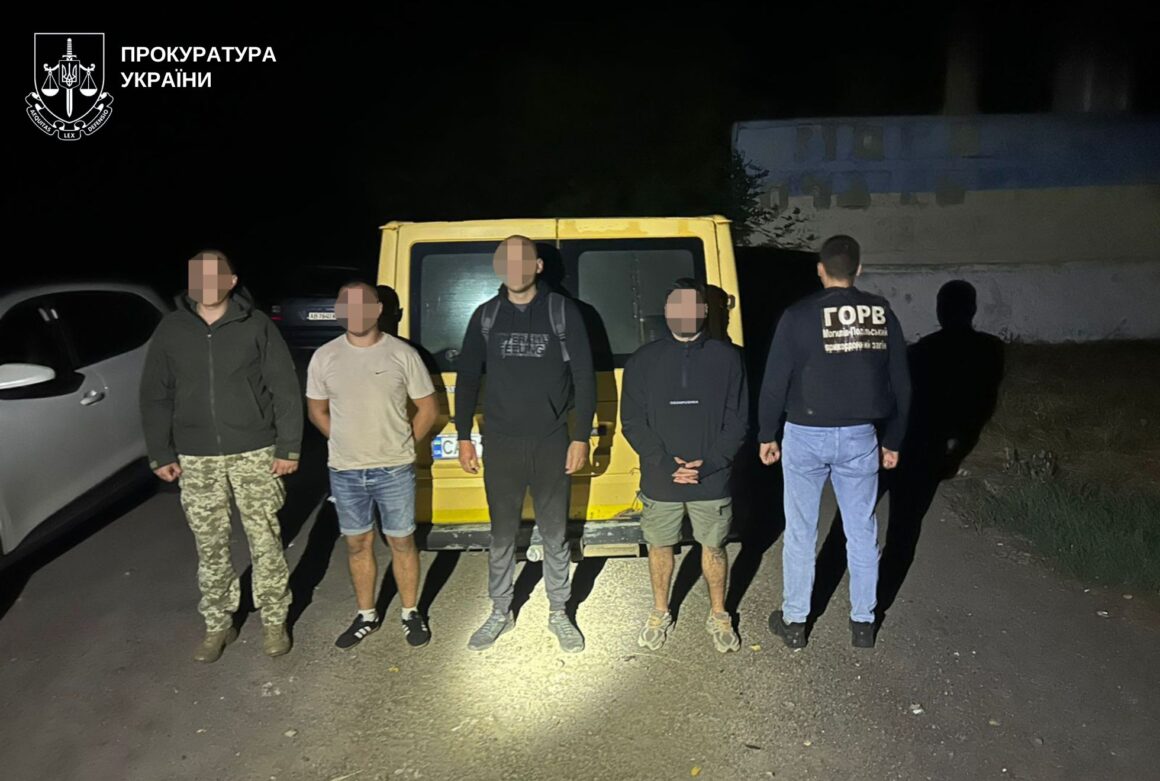 На Вінниччині чоловік допомагав військовозобов’язаному перебратися за кордон