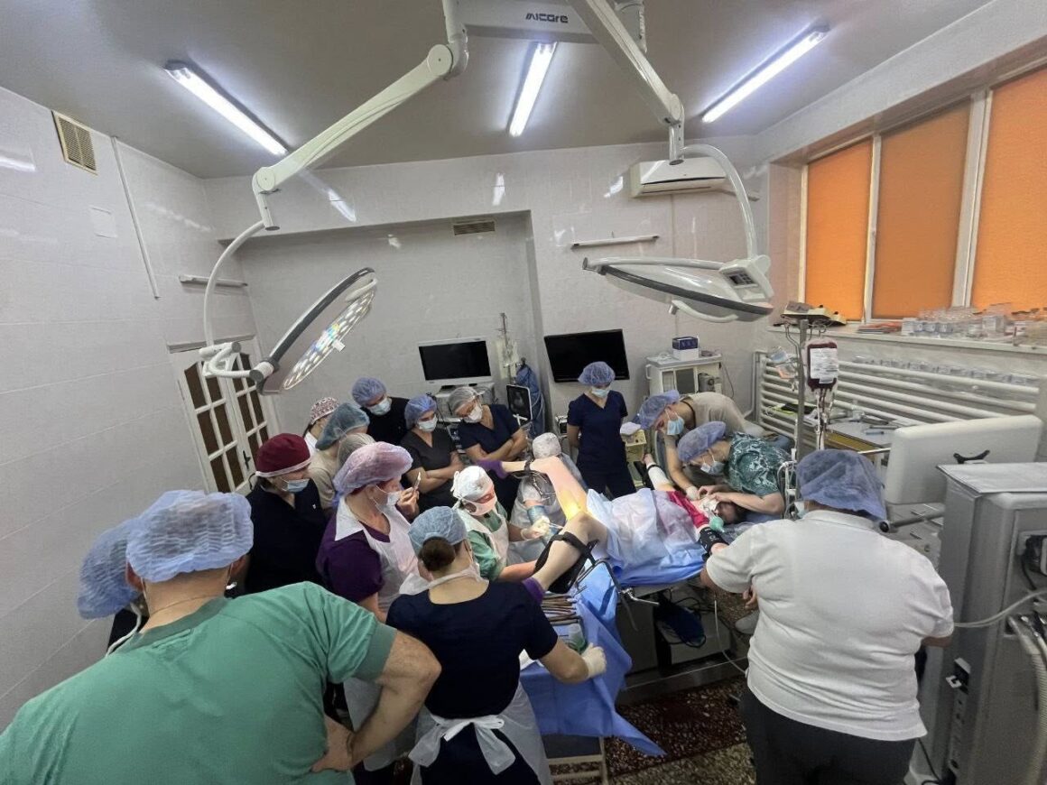 У Вінниці команда гінекологів, анестезіологів та інтервенційних хірургів врятували молоду жінку