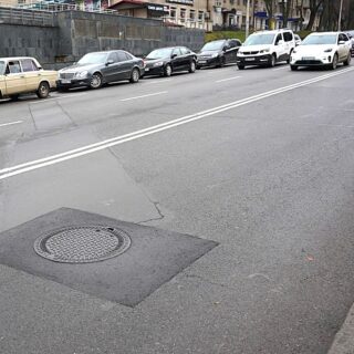 Встановили нові люки.