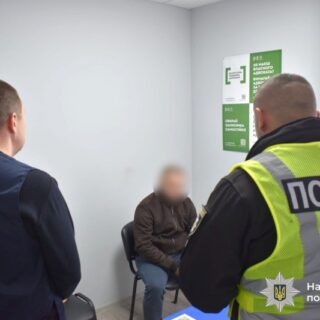 Незаконно обробляв землю.