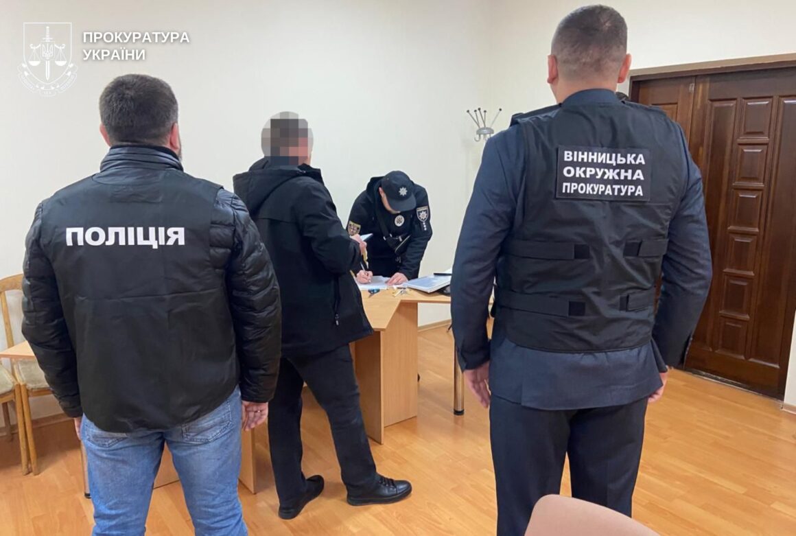 На Вінниччині затримали заступника селищного голови, який обіцяв відстрочку чоловікові
