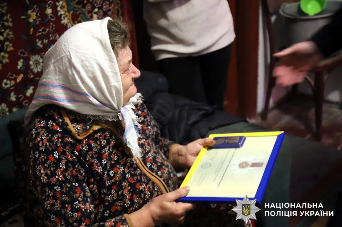 Родини безвісти зниклих вінницьких поліцейських отримали державні нагороди