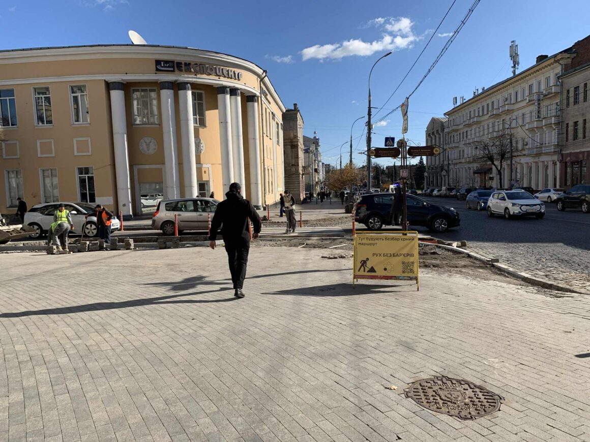 Сьогодні майже на весь робочий день перекриють рух на частині вулиці Артинова у Вінниці