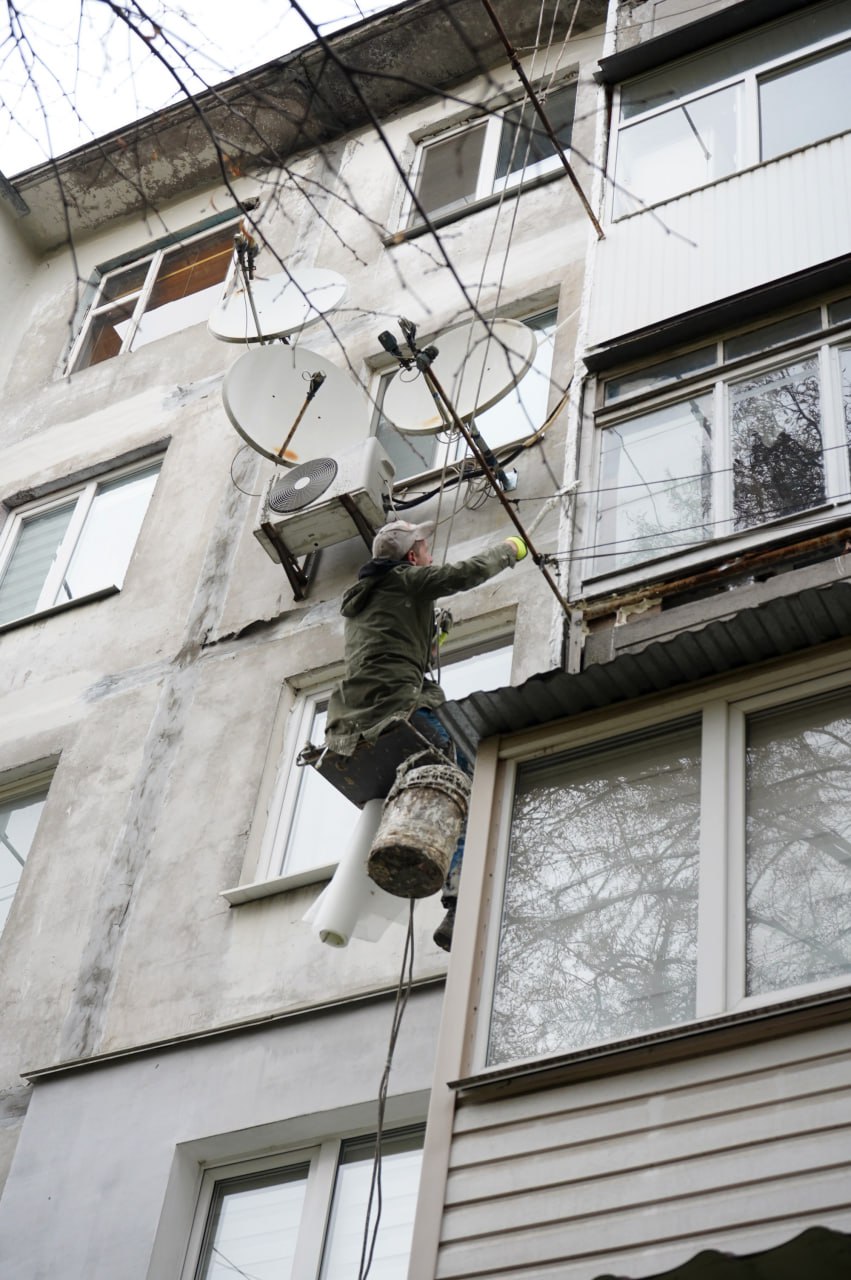 У Вінниці ремонтують міжпанельні шви багатоповерхівки на вулиці 600-річчя 22