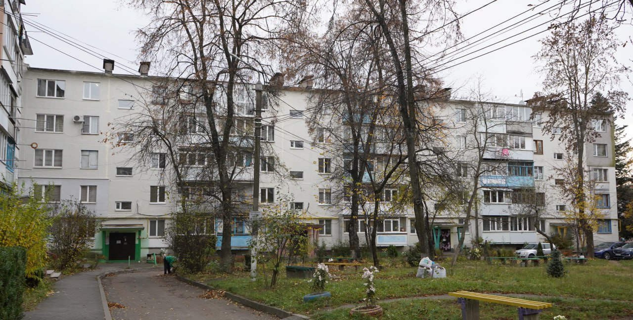 У Вінниці ремонтують міжпанельні шви багатоповерхівки на вулиці 600-річчя 22