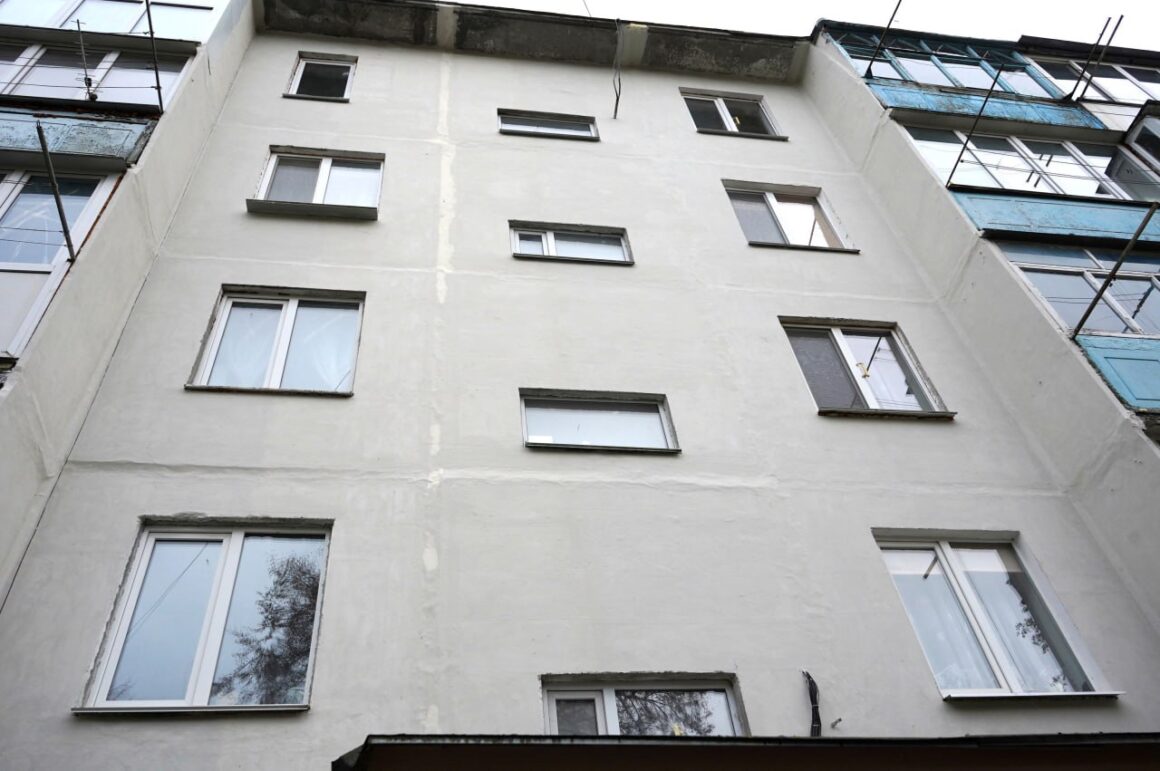 У Вінниці ремонтують міжпанельні шви багатоповерхівки на вулиці 600-річчя 22