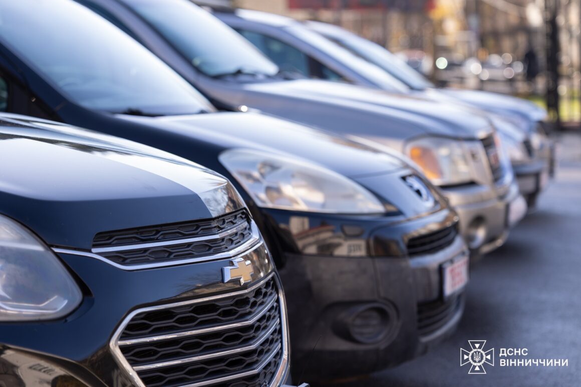 Автопарк вінницьких рятувальників поповнили п’ятьма автомобілями