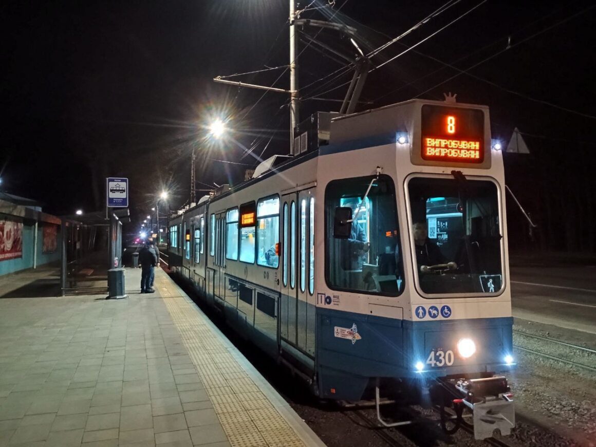 У Вінниці вночі провели тестування трисекційного трамваю «Tram 2000»