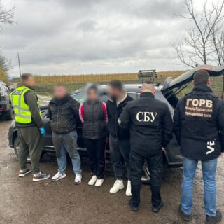 Троє іноземців організували незаконний трафік.