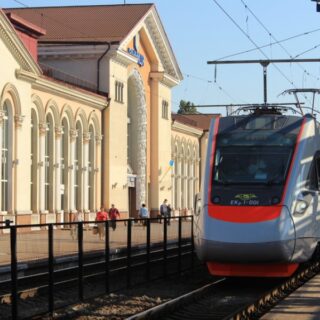 Три тисячі кілометрів залізницею.