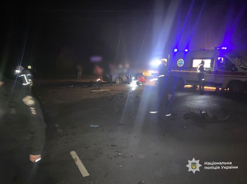 На Вінниччині зва легковики зіткнулися з вантажівкою, є постраждалі