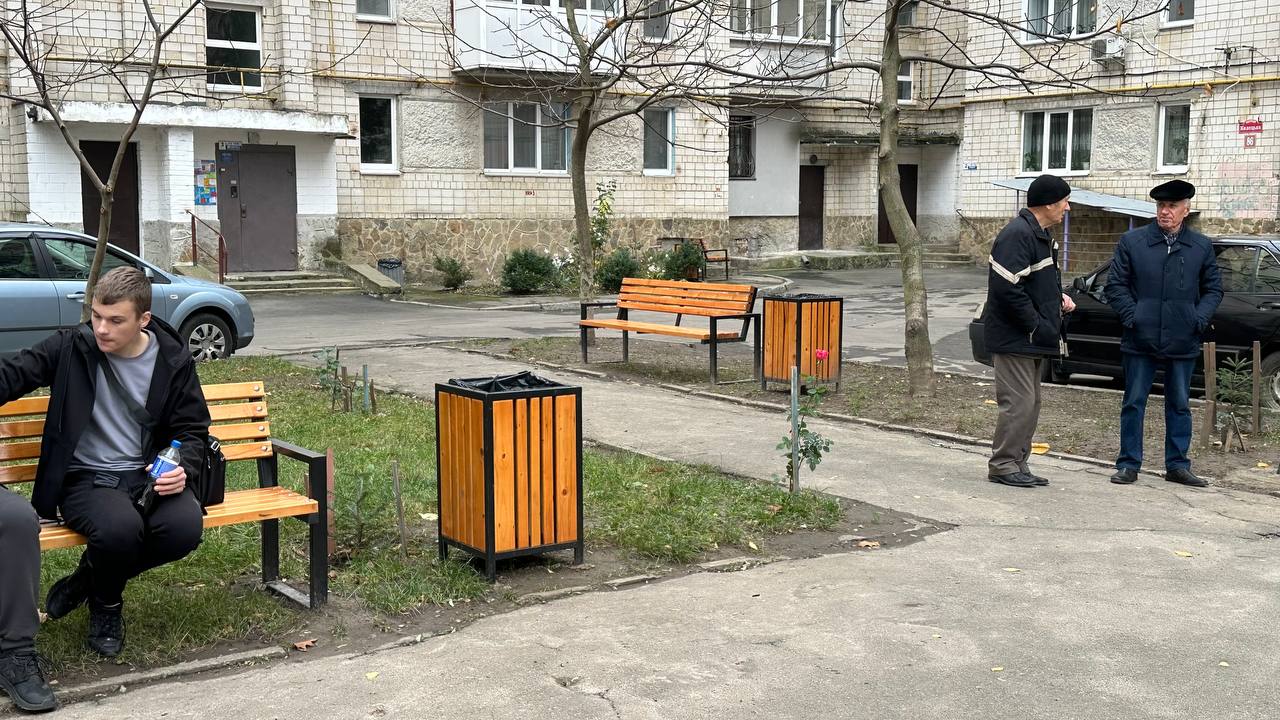 «Твори добро» у дії: мешканці та благодійники разом облаштували двір на Келецькій