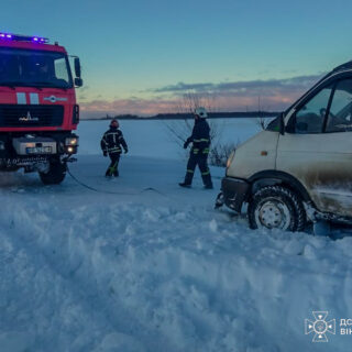 Допомагали на дорогах.