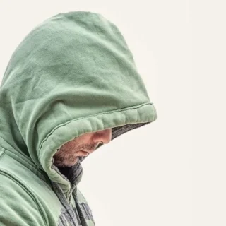 Поширював деструктивний контент.