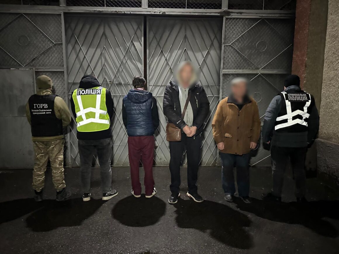 Прикордонники з Вінниччини викрили таксиста, який запустив маршрут в обхід кордону