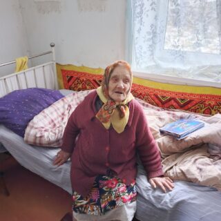 Відсвяткувала 102 день народження.