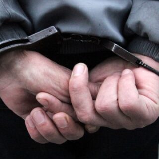 ґвалтував та розбещував дітей.