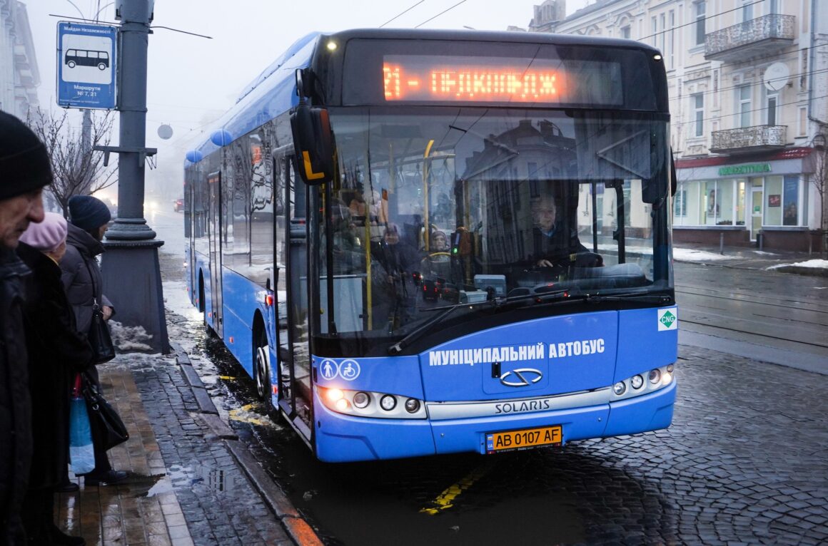 Три низькопідлогові автобуси Solaris виїхали на маршрути у Вінниці