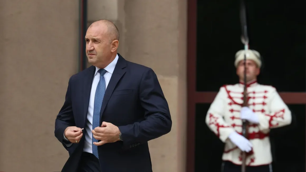 Президент Болгарії Радєв йде у відставку