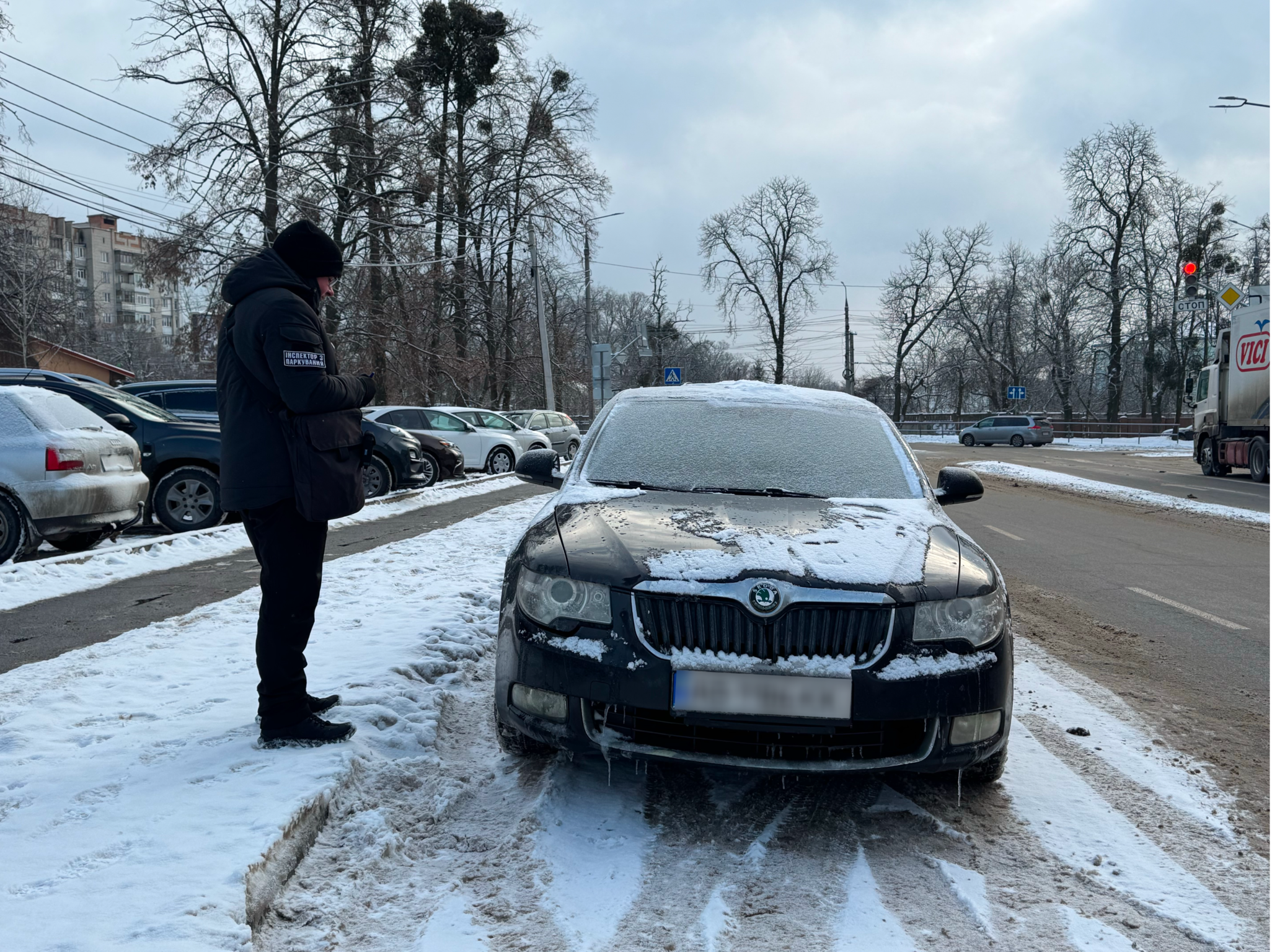 Інспектори перевіряли, як паркуються вінничани за складних погодних умов