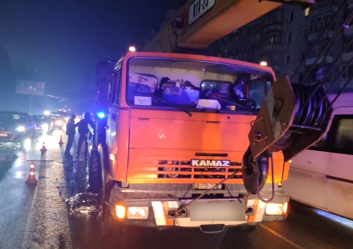 У Вінниці автокран збив на смерть пішохода