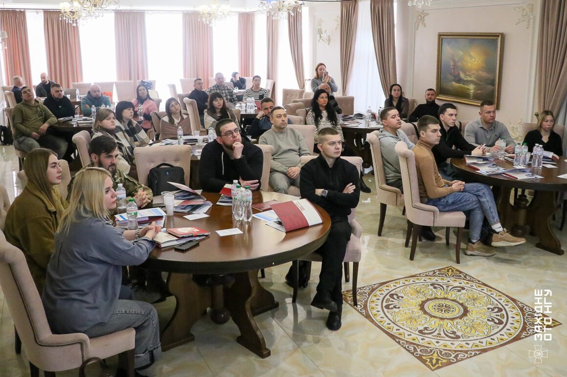 У Вінниці нацгвардійці спілкувалися з представниками Червоного Хреста