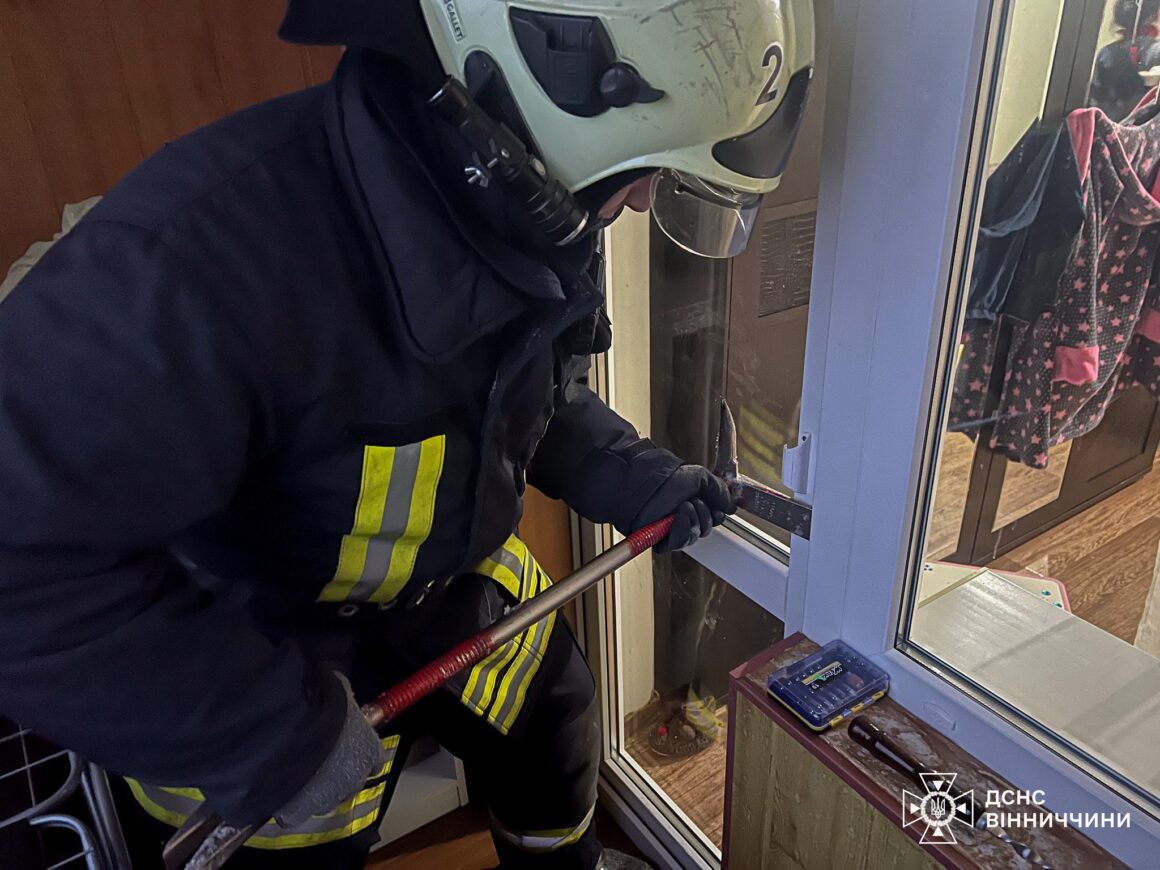 Вінницькі рятувальники сьогодні двічі допомагали вінничанам