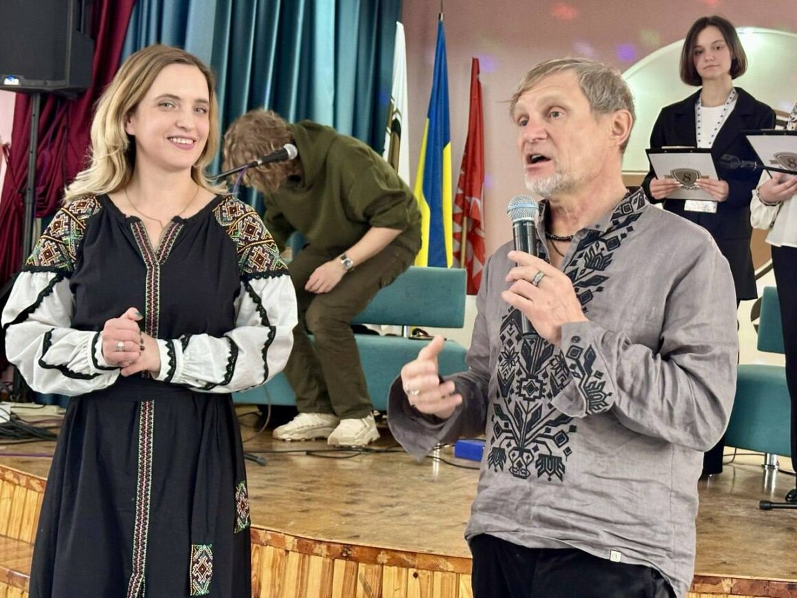Олег Скрипка та учні вінницького ліцею №8 відвідали поранених бійців