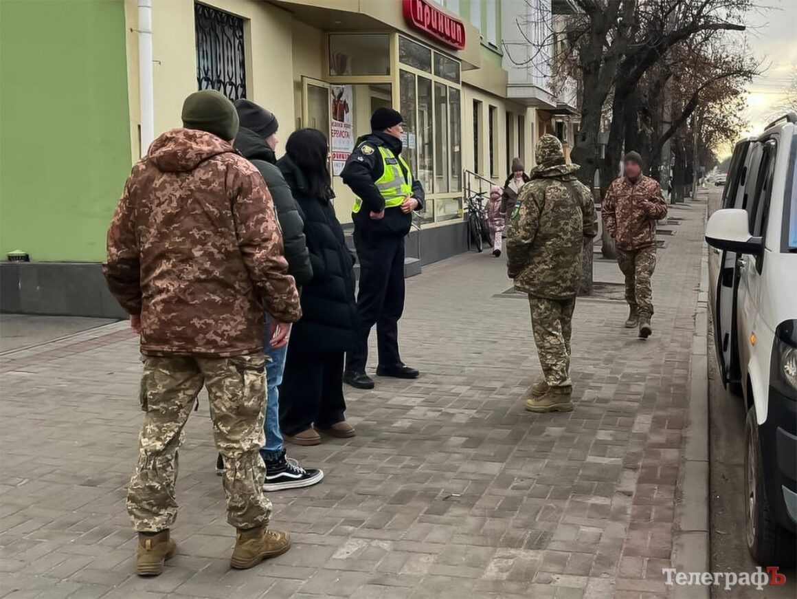 Жмеринський суд засудив жінку за поширення інформації про перебування військових з ТЦК та роздачу повісток