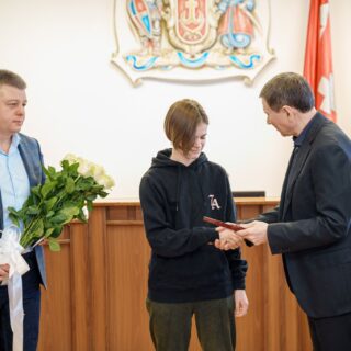 Нагородили студентку.