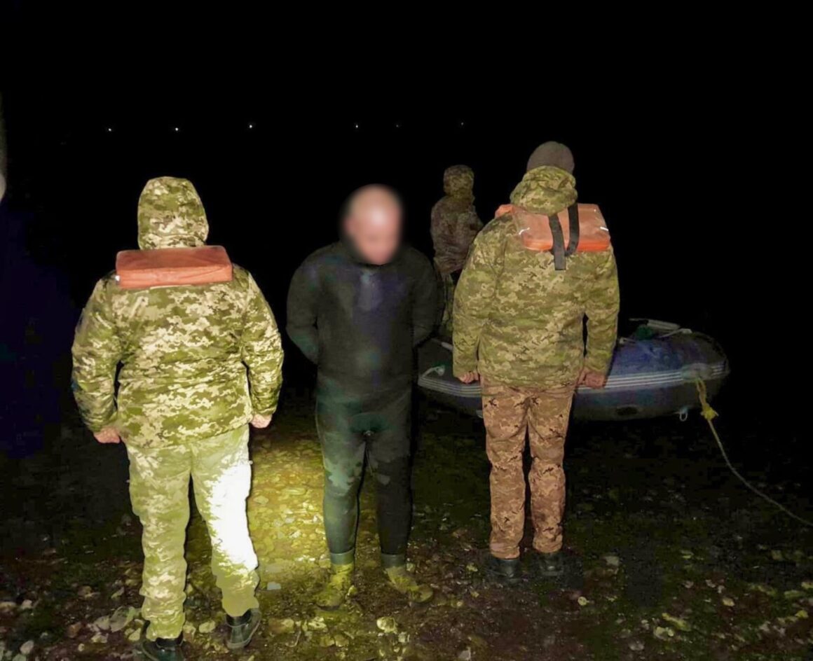 На Вінниччині чоловік намагався вночі переплисти прикордонну річку