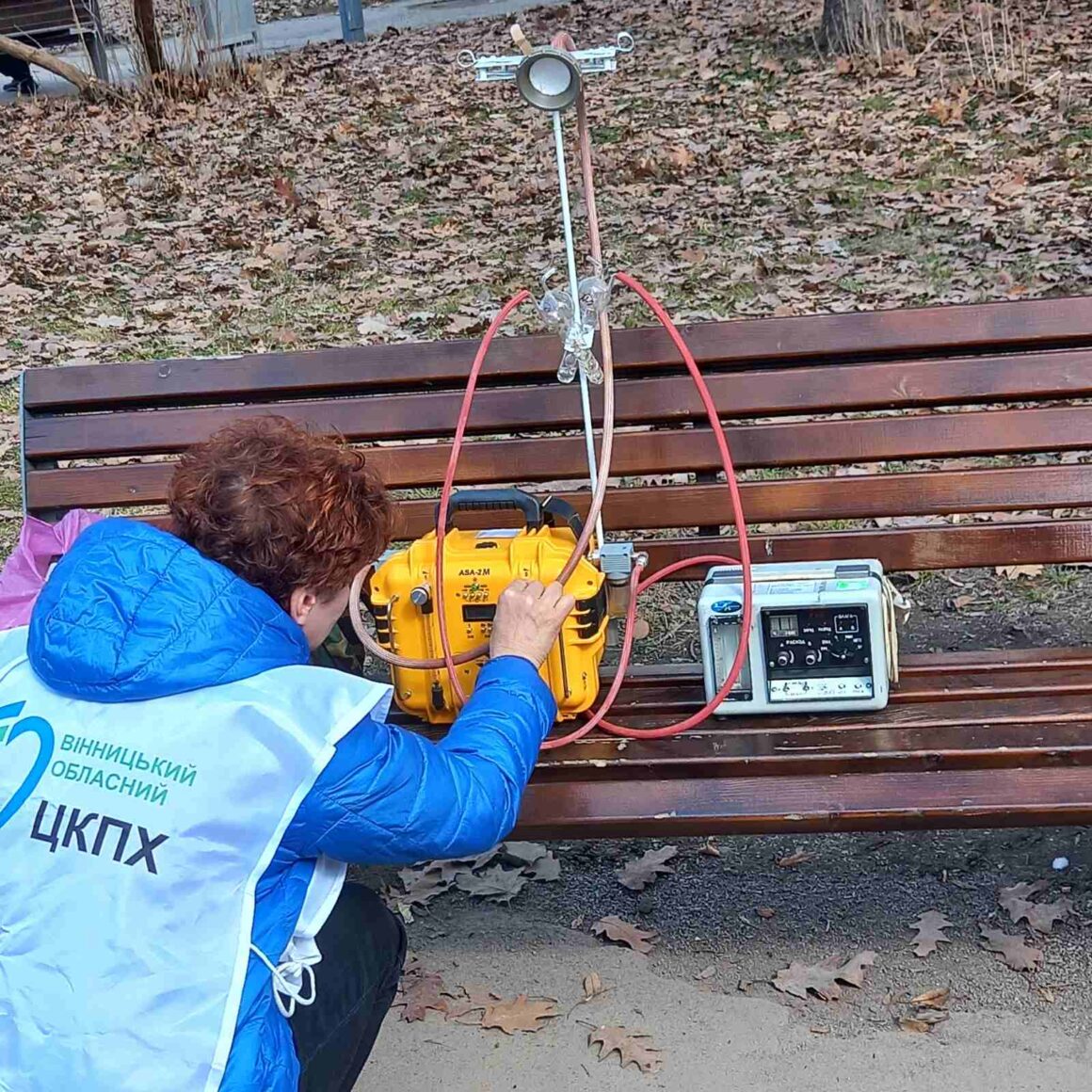 У Вінниці на місті вчорашнього ворожого удару перевіряли якість повітря